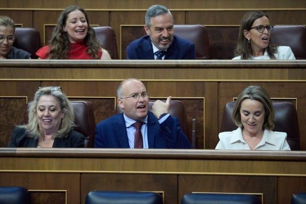 El Congreso aprueba una moción del PP que pide al Gobierno evaluar el impacto del apagón