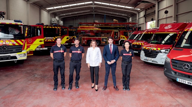 Los bomberos de València incorporan once nuevos vehículos a los que sumarán ocho en 2025 y tres en 2026