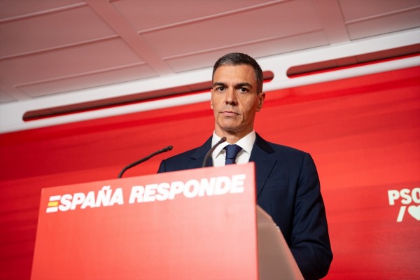 Pues igual Pedro Sánchez debería rendirse