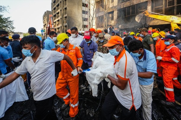 India confirma un superviviente del vuelo con 242 personas que se estrelló en Ahmedabad