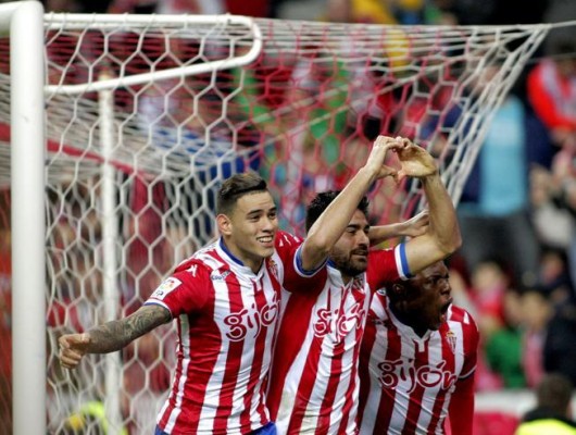 El Sporting se mantiene vivo tras remontar al Sevilla