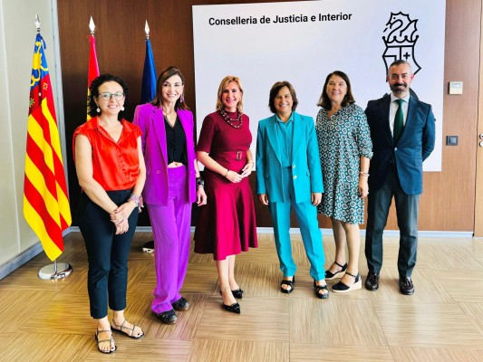 La Generalitat Valenciana creará una comisión conjunta para mejorar la justicia gratuita