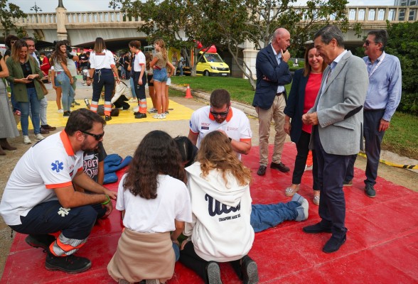 Sanidad lanza una campaña para divulgar la ayuda telefónica del CICU ante un paro cardíaco
