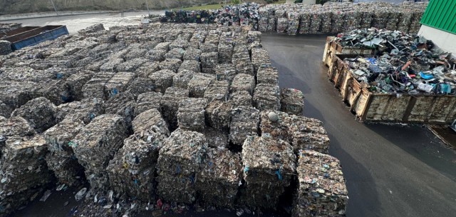 El Seprona y la Generalitat intensifican la inspección a los gestores de residuos plásticos