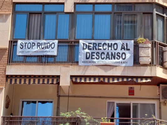 El Ayuntamiento de València aprueba definitivamente la reducción de horario de terrazas de las plazas del Cedro y Honduras