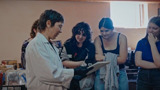 La Academia de Cine y la UV devuelven la vida a fotos arrasadas por la Dana con un documental