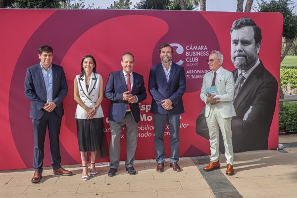 La conferencia de Iván Espinosa de los Monteros, en imágenes 