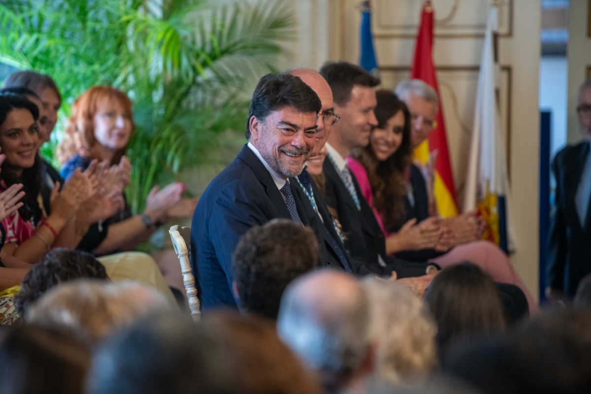 Barcala y Gallego, en el acto de constitución del Ayuntamiento de Alicante tras las municipales de 2023.