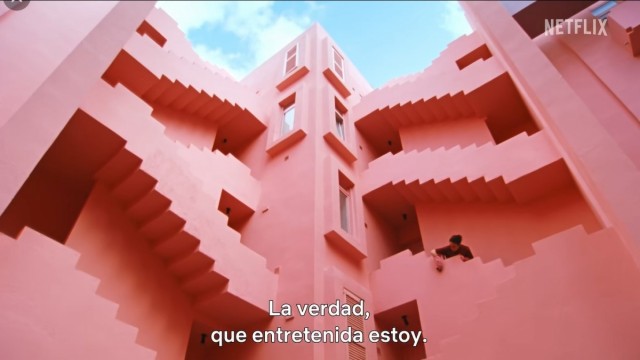 Netflix elige a la Muralla Roja de Calp para su video sobre el décimo aniversario