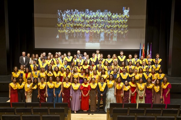 Los profesionales de la salud del futuro: la UJI gradúa a 92 estudiantes de Enfermería y 84 de Medicina