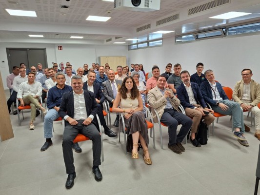 La patronal de la construcción reúne a empresas y proveedores en una jornada que aborda el futuro del sector en Castellón