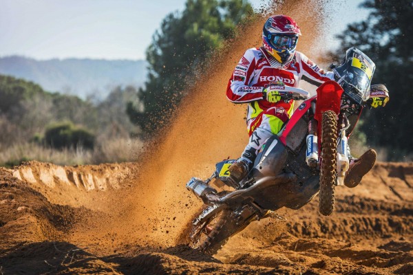 Joan Barreda recupera el liderato en motos tras la tercera etapa