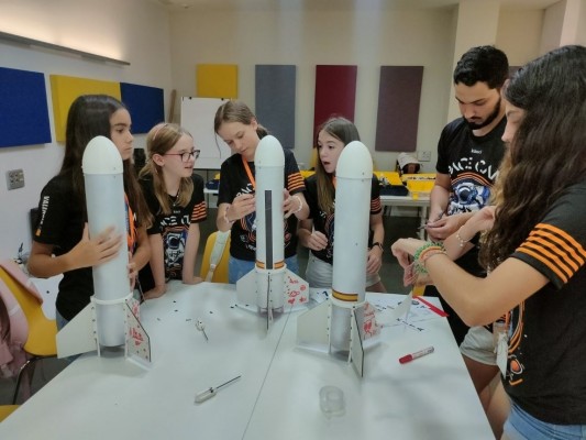 Space Camp 2025, el campamento juvenil de València de entrenamiento real para el espacio