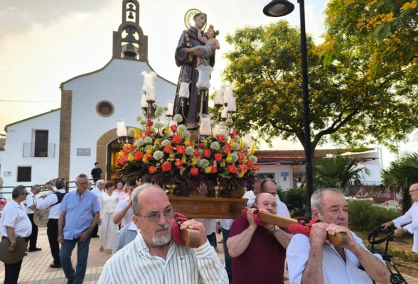 Más de 200 vecinos de Tallante dan la bienvenida al verano en el día grande de su patrón