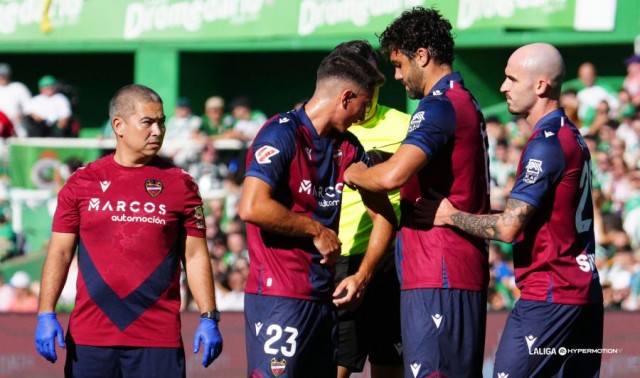 El Levante se enfrenta al Castellón catorce años después y con un ascenso en la memoria
