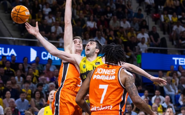 Valencia Basket ‘remata’ la serie en Tenerife y jugará su tercera final de Liga Endesa