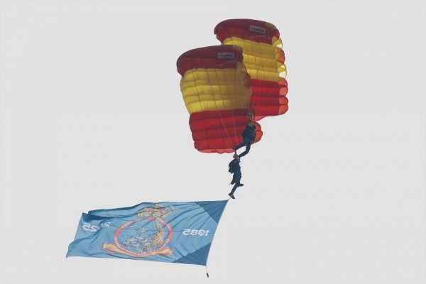 Las imágenes del Festival Aire 25: el rey Felipe VI, el adiós de la Patrulla Águila y espectaculares acrobacias aéreas