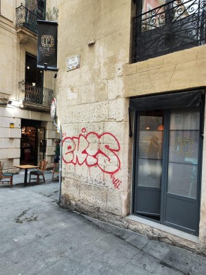 El Hotel Boutique Alicante S.XVII denuncia el pintado de un grafitti en su fachada, que está protegida 