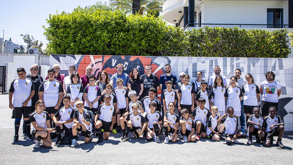 Corberán, a los alumnos de Escoles Cor Blanquinegre: “Un equipo no ha de rendirse nunca