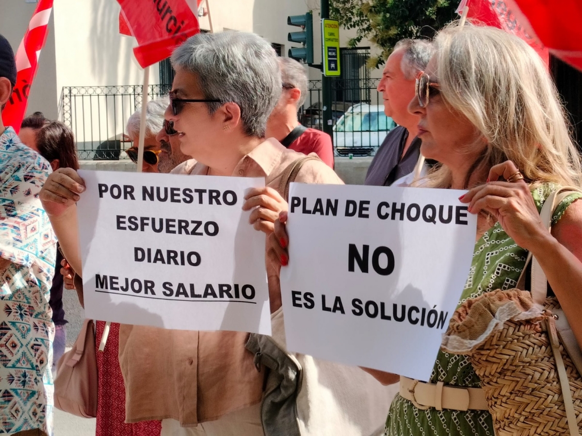 Huelga en Extranjería: CCOO convoca un paro en la Región por la 