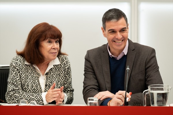Sánchez deja la Secretaría de Organización del PSOE en manos de Narbona, la gerente del partido y dos diputados