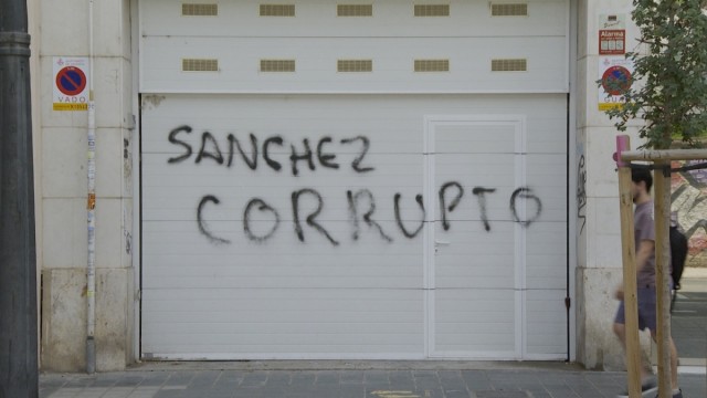 Ábalos denuncia a la Policía las pintadas en casa y carga contra el 
