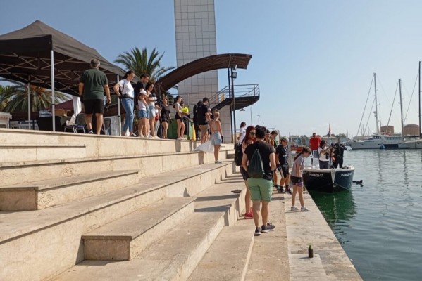 PortCastelló, voluntarios y entidades retiran 400 kilos de residuos del fondo marino del puerto