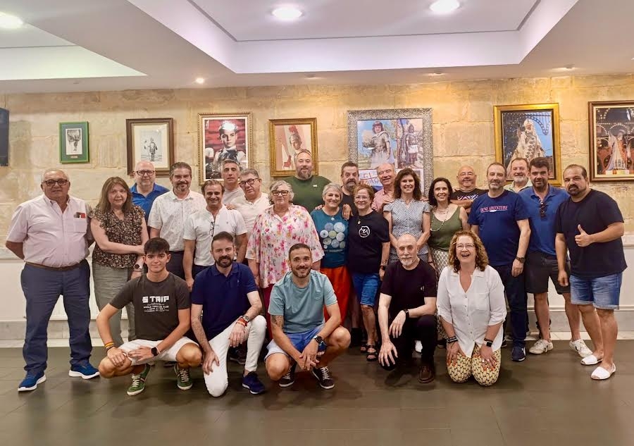 Los artesanos de la 'Festa' de Alcoy se plantean un clúster para abordar sus retos: formación y relevo generacional