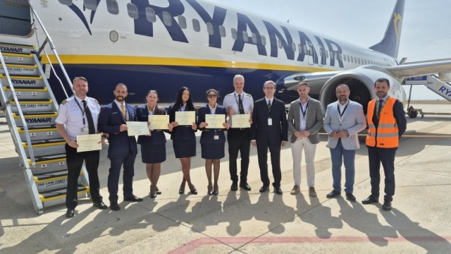 Murcia recibe el vuelo 1.200 de este año en el aeropuerto de Corvera para conmemorar la fundación de la ciudad