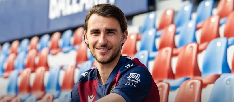 Ignasi Miquel se despide del Levante tras acabar su contrato