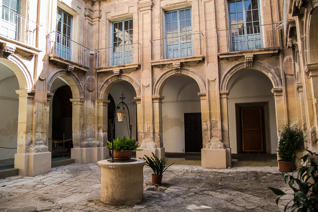 La firma que rehabilitará Clarisas en Elche potenciará los Baños Árabes; la iglesia gótica y el patio barroco