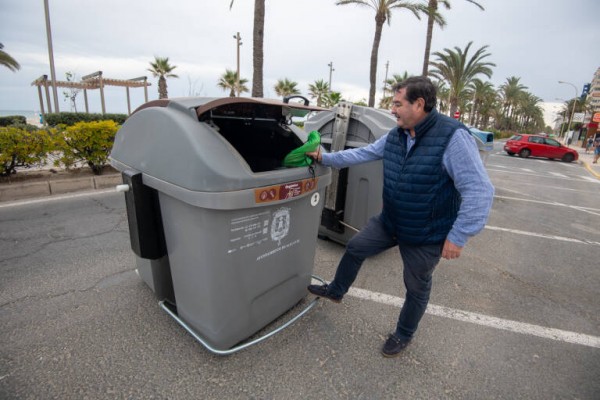 Más tramos y gravar a bloques turísticos: el PP de Alicante perfila la subida de la basura con EU