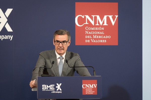 La CNMV estudiará la venta de la filial británica del Sabadell en plena opa del BBVA