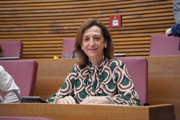 Educación concede las becas Manuela Solís a cerca de 5.000 estudiantes universitarios de la Comunitat Valenciana