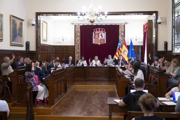 La Diputación se une para aprobar una inversión de 2,4 millones en carreteras... pero no logra el acuerdo con Cevisama