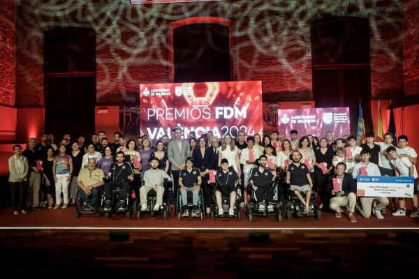 Nosotras Deportistas recibe el Premio al Mérito Deportivo de la ciudad de Valencia 2024 por la Carrera 10KFem