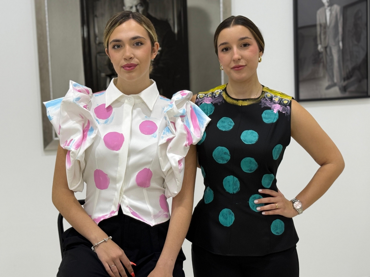 Un 'olé' para el vestuario de las azafatas del Cante de la Minas: el artista José López crea una línea de prendas con pinceladas flamencas