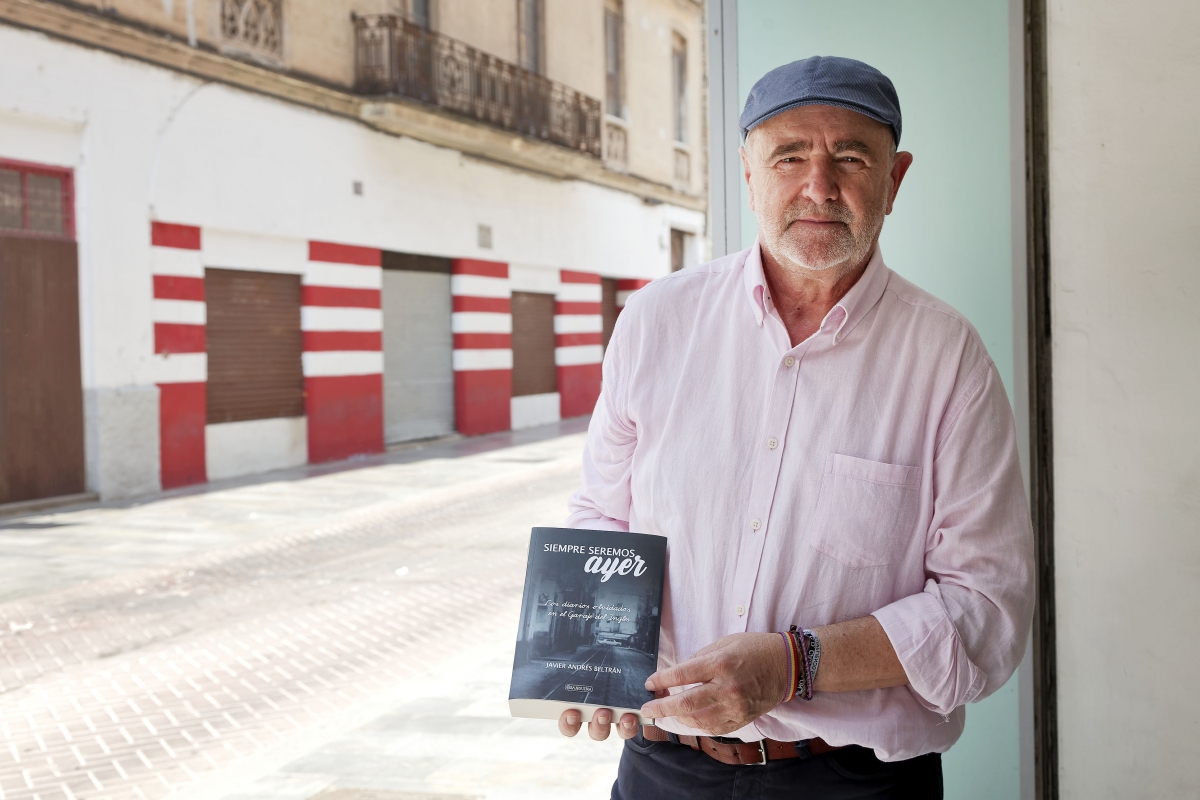 'Siempre seremos ayer': Javier Andrés rescata l'ànima del Garatge de l'Anglés amb els seus diaris oblidats
