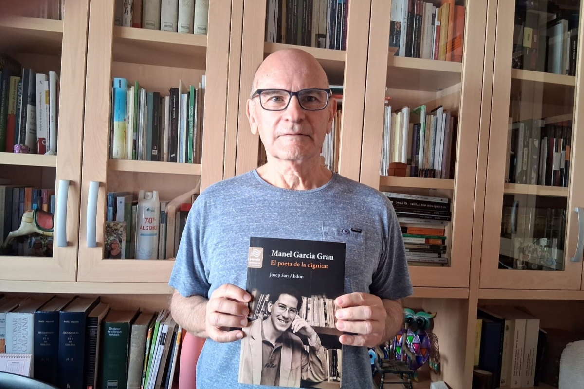 Josep San Abdón presenta el seu llibre, Manel Garcia Grau. El poeta de la dignitat