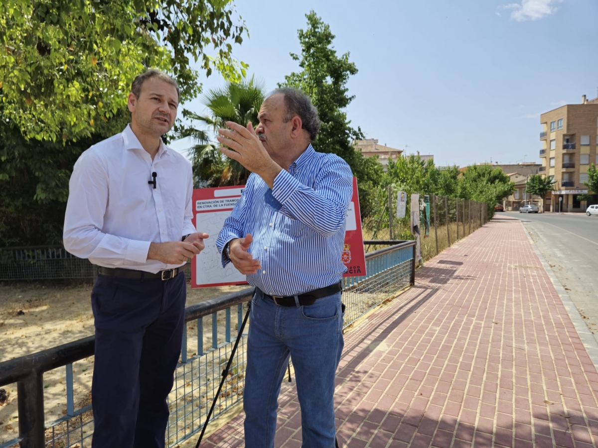 Patiño estrena una nueva acera y 18 vados peatonales en la entrada de la pedanía para mejorar la estética y la seguridad