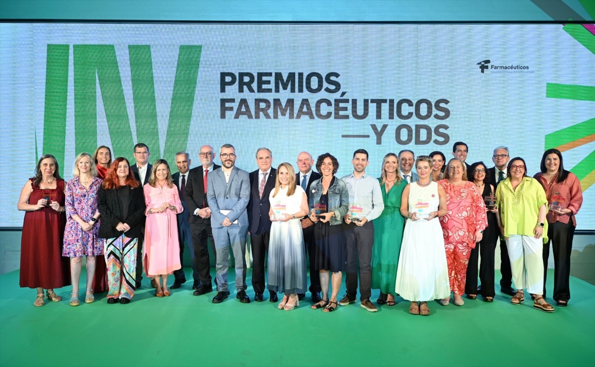 Farmacéuticos galardonan la coordinación y red de voluntariado del MICOF durante la Dana en Premios a Innovación Social