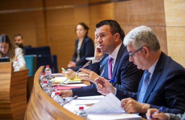 La Diputación de València destina 200.000 euros para promover el uso del valenciano en cursos y comercio local 