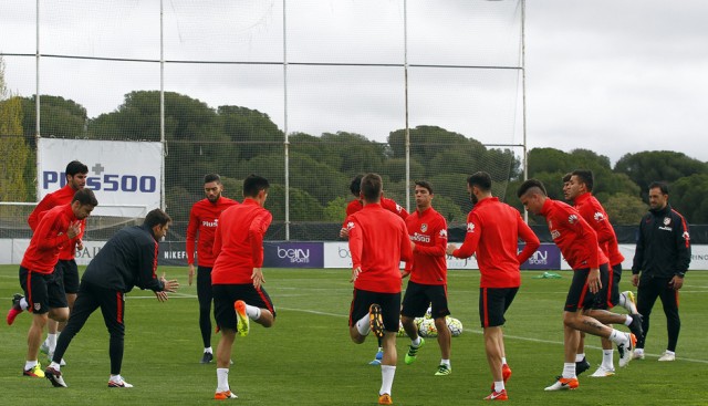 El Atlético regresa a los entrenamientos pendiente de Godín