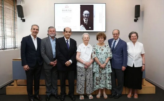 El profesor murciano Fernández del Amor gana el premio Gerardo Diego por un ensayo sobre José María Valverde