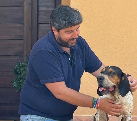 López Miras anuncia una deducción de 100 euros para los gastos de veterinario en la Región de Murcia