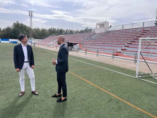 Arranca la remodelación del estadio Sánchez Cánovas de Molina de Segura con la demolición de las gradas y vestuarios

