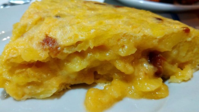 La tortilla de patatas de 'Cucú Gastrobar' en Murcia y los calçots de 'La Cerdanya' en Cartagena, entre los mejores de España 