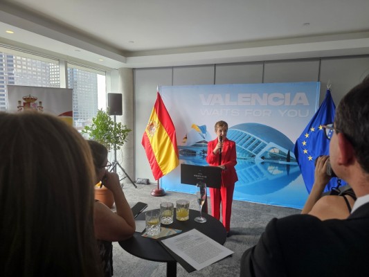 Valencia 'abre camino' a un vuelo directo de Alicante a Estados Unidos con una ruta con Montreal