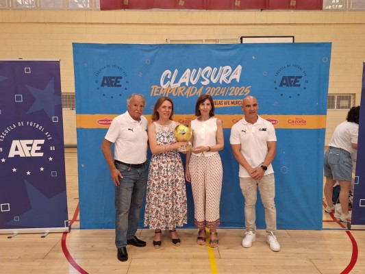 La AFE clausura el curso de su escuela de Murcia y premia a Manos Unidas