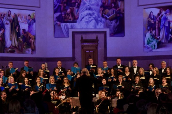 La coral Juan Ramón Herrero celebra sus bodas de plata con 'Carmina Burana' en el Teatro Principal